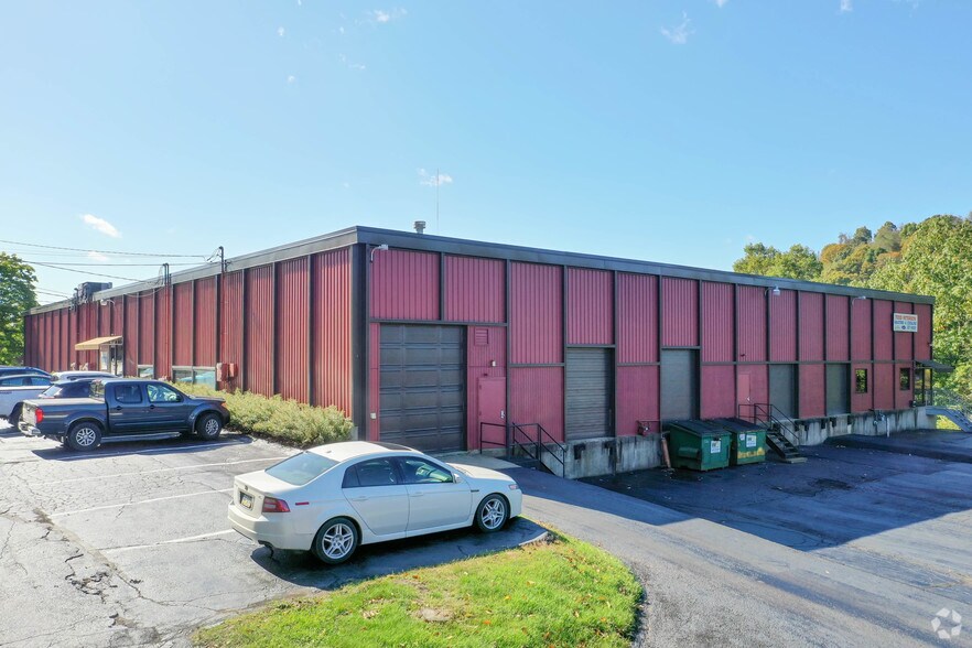 More Photos Of 700 Plum Industrial Ct, Plum Flex For Lease