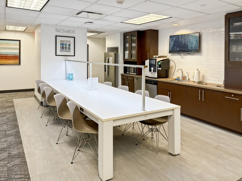 Primary Photo Of 70 E Sunrise Hwy, Valley Stream Coworking Space