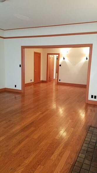 More Photos Of 137 N Kenmore Ave, Los Angeles Multifamily For Sale