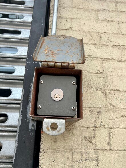 More Photos Of 637-641 Park St, Hartford Storefront Retail Residential For Lease