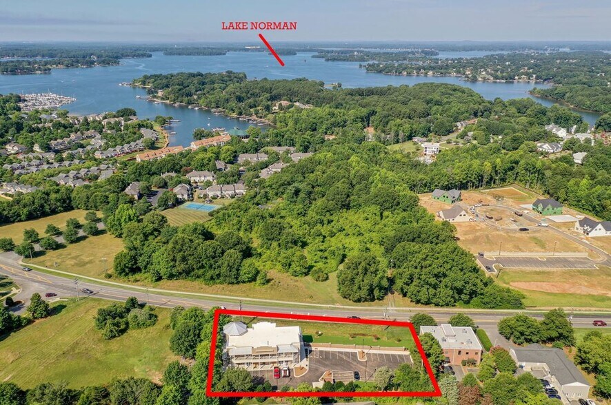 More Photos Of 18644 W Catawba Ave, Cornelius Storefront Retail Office For Lease