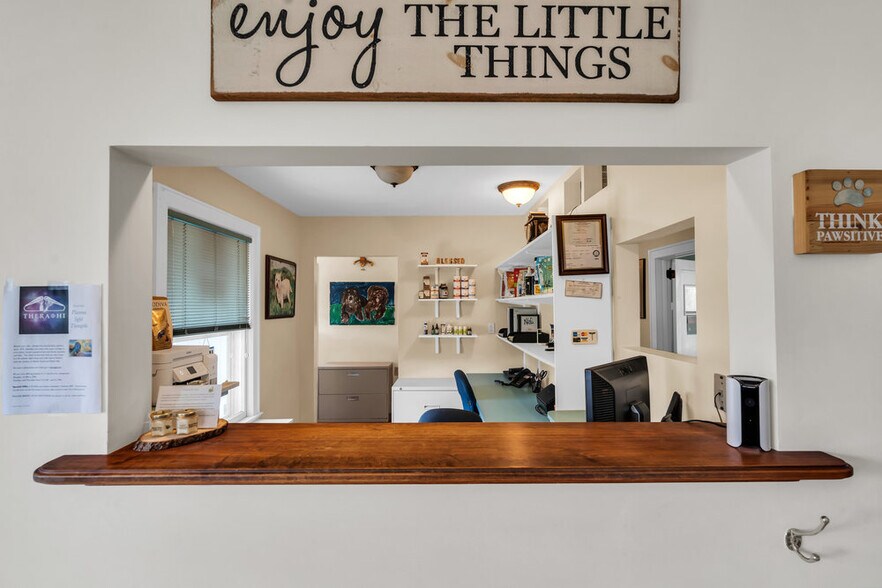 More Photos Of 261 Rt 34, Colts Neck Veterinarian Kennel For Sale