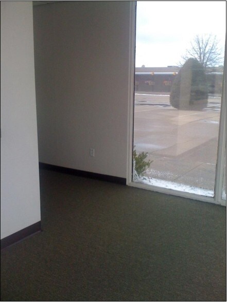 More Photos Of 913 Highway 84 W, Caruthersville Restaurant For Lease