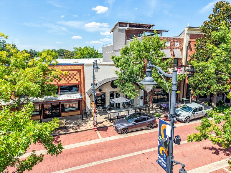 More Photos Of 223 Main St, Sulphur Springs Storefront For Lease