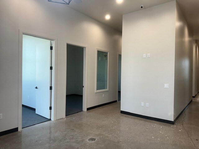 More Photos Of 1010 S Santa Fe Ave, Moore Office For Sale