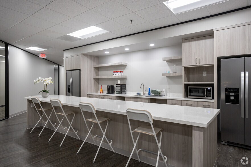 More Photos Of 1001 S Dairy Ashford Rd, Houston Office For Lease