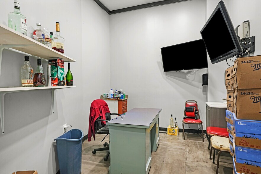 More Photos Of 4620 Tod Ave, East Chicago General Retail For Sale