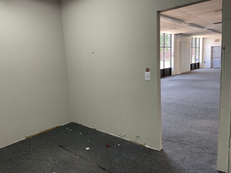 More Photos Of 444-452 Middle Country Rd, Selden Freestanding For Lease