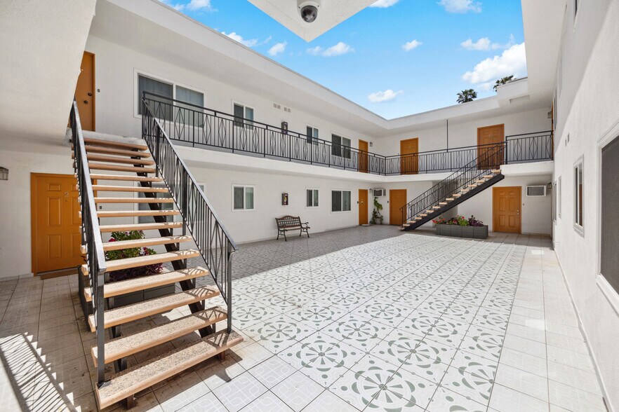 More Photos Of 1545 Gordon St, Los Angeles Multifamily For Sale