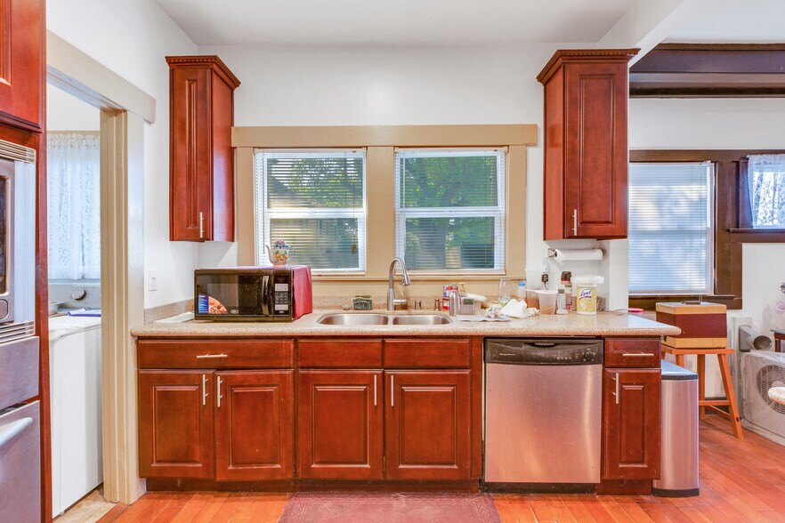 More Photos Of 1562 N Lake Ave, Pasadena Apartments For Sale