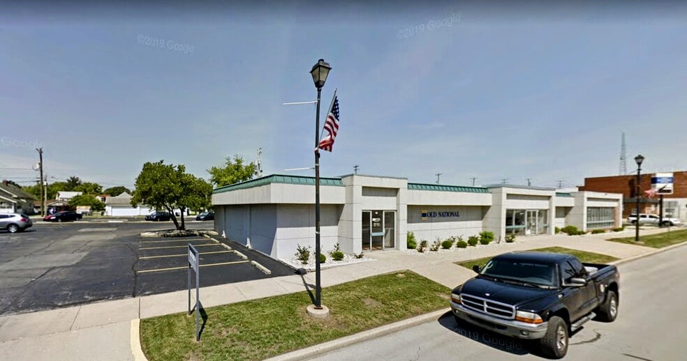 More Photos Of 407 S Main St, Clinton Bank For Sale