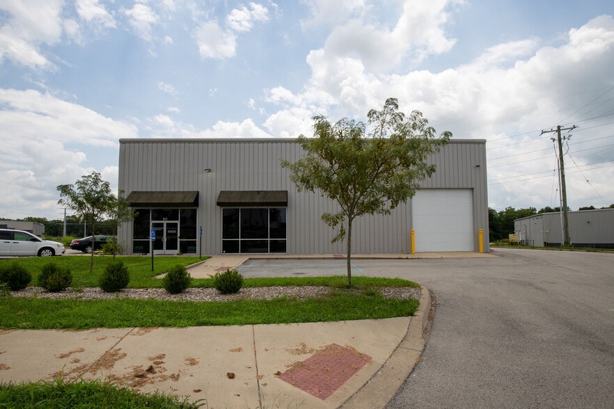 More Photos Of 311 Corporate Dr, Shelbyville Warehouse For Sale