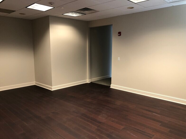 More Photos Of 211 King St, Charleston Office For Lease