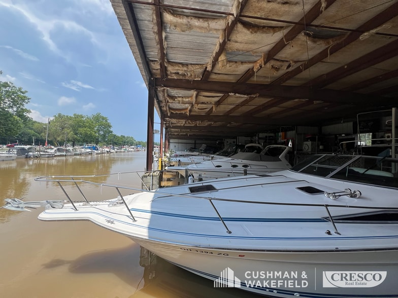 More Photos Of 921 W River Rd, Vermilion Marina For Sale