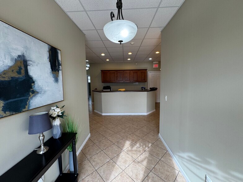 More Photos Of 4 Bonnie Ln, Yorkville Office For Sale