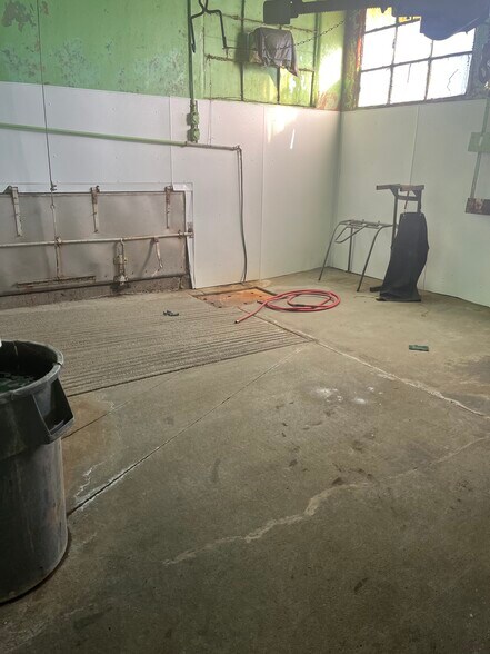 Primary Photo Of 1018 Hawley Loop, Vale Industrial For Sale