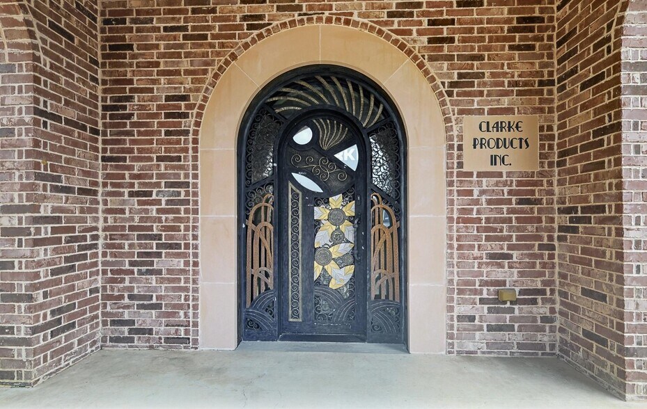 More Photos Of 820 Central Dr, Colleyville Office For Sale