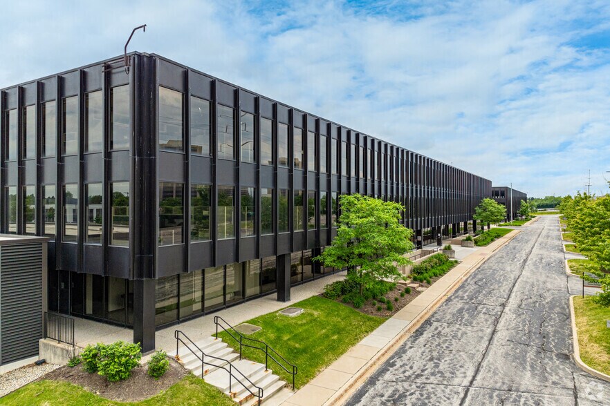 Primary Photo Of 2200 Kensington Ct, Oak Brook Office For Lease