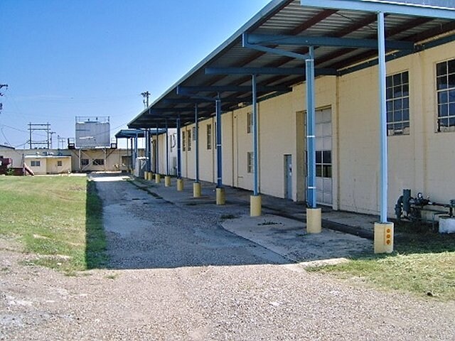 More Photos Of 7615 Warehouse Ave, Winfield Manufacturing For Lease