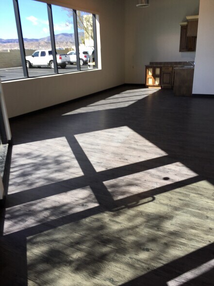 More Photos Of 654 Rancho Vista Blvd, Palmdale Manufacturing For Lease
