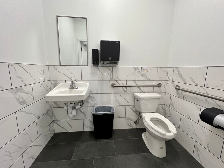 More Photos Of 4606-4640 Lebanon Pike, Hermitage Freestanding For Lease