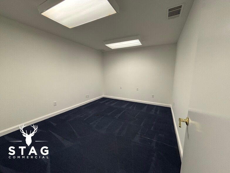 More Photos Of 376 W Main St, Lewisville Medical For Sale