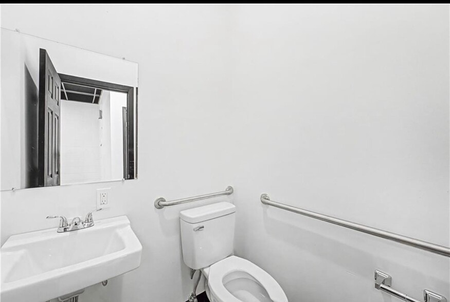 More Photos Of 800 Highland Ave, Springdale Freestanding For Sale