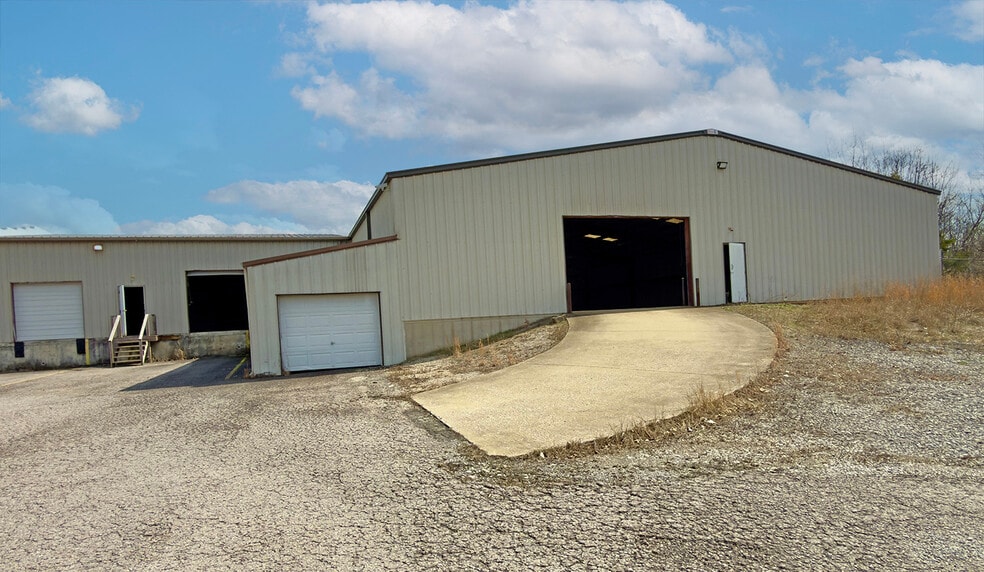 More Photos Of 206 Production Dr, Elizabethtown Warehouse For Lease