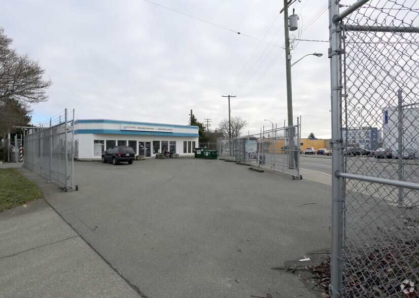 More Photos Of 510 Gorge Rd E, Victoria Service For Sale