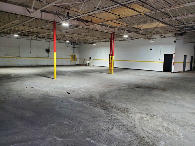 More Photos Of 336 Weir St, Taunton Warehouse For Lease