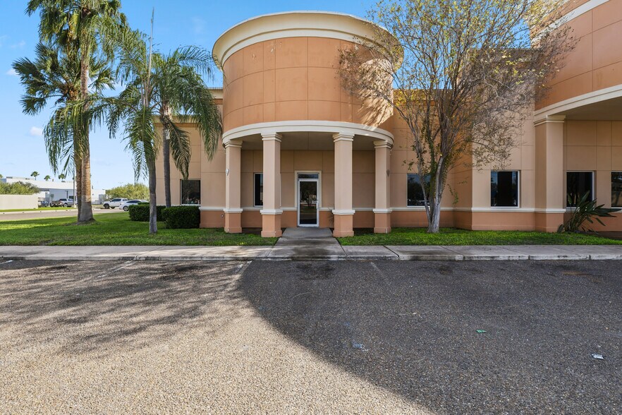 More Photos Of 2101 S Cynthia St, McAllen Medical For Sale