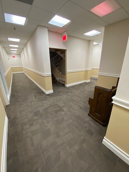 More Photos Of 22 W Calendar Ct, La Grange Office For Lease