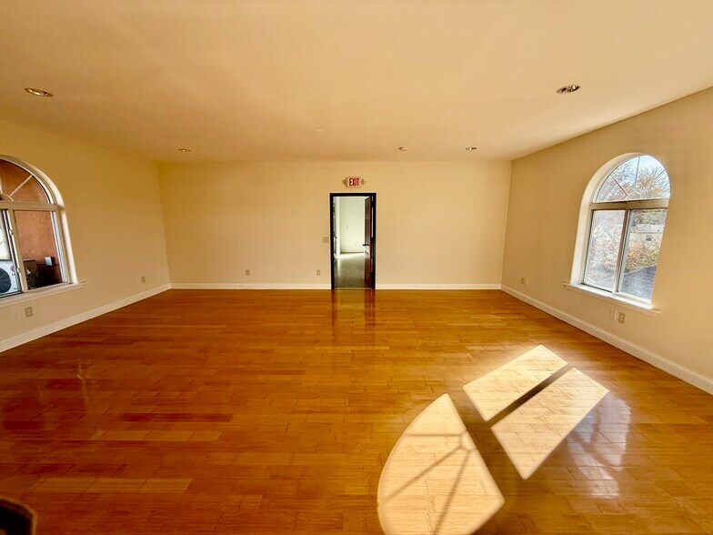 More Photos Of 1582 Lincoln Hwy, Edison Office For Lease