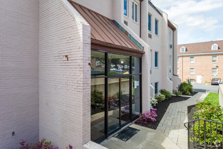 More Photos Of 17 W Jefferson St, Rockville Office For Lease