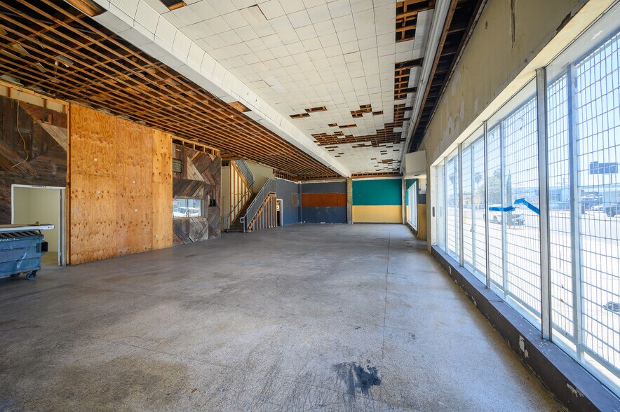 More Photos Of 7312-7318 S Western Ave, Los Angeles Auto Repair For Sale