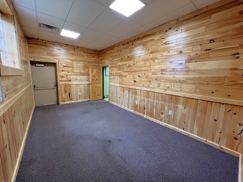 More Photos Of 163 9th St, New Florence Medical For Sale