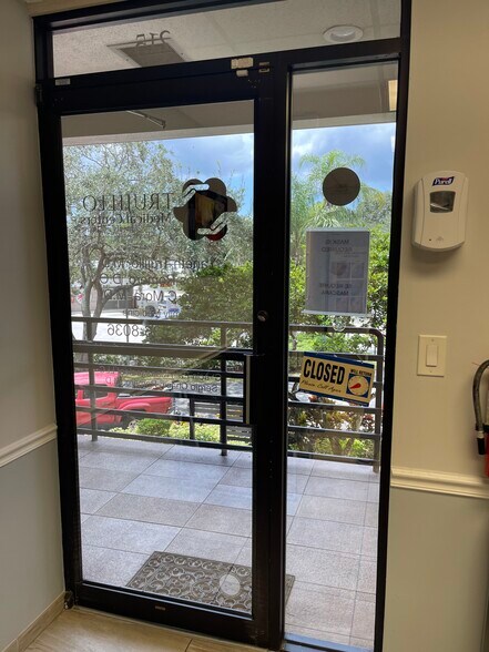 More Photos Of 1040 Weston Rd, Weston Medical For Lease