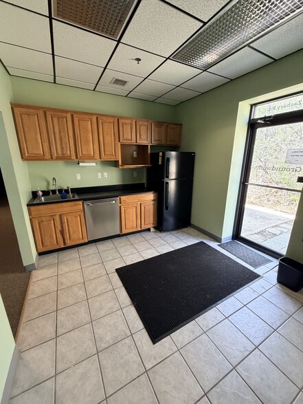 More Photos Of 70 Zachary Rd, Manchester Research And Development For Sale