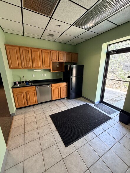 More Photos Of 70 Zachary Rd, Manchester Research And Development For Sale