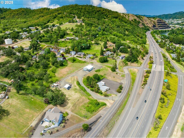 More Photos Of 161 Heritage Way, Roseburg Light Manufacturing For Sale