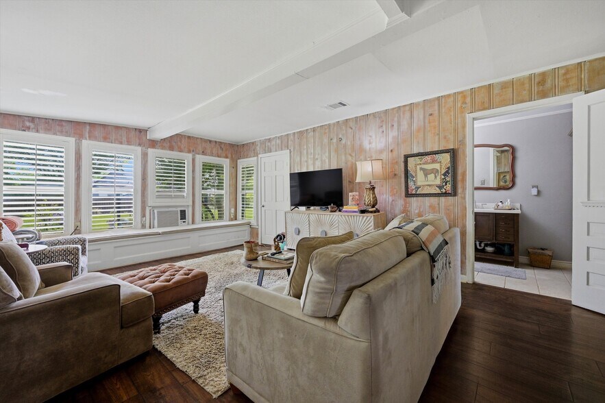 More Photos Of 202 E Main St, Celina Flex For Sale