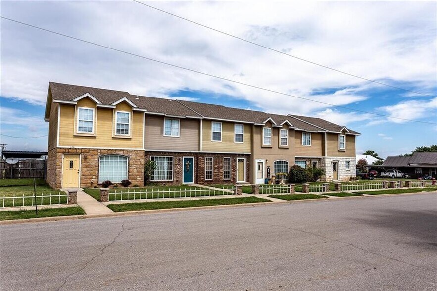 More Photos Of 108-118 E Blake St, Hinton Apartments For Sale