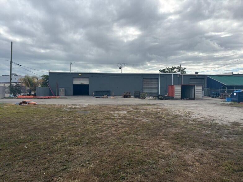 More Photos Of 2955 NW 75th St, Miami Warehouse For Sale
