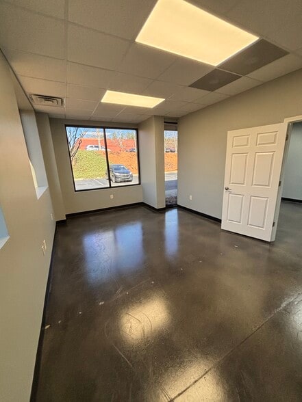 More Photos Of 5010 B U Bowman Dr, Buford Flex For Lease