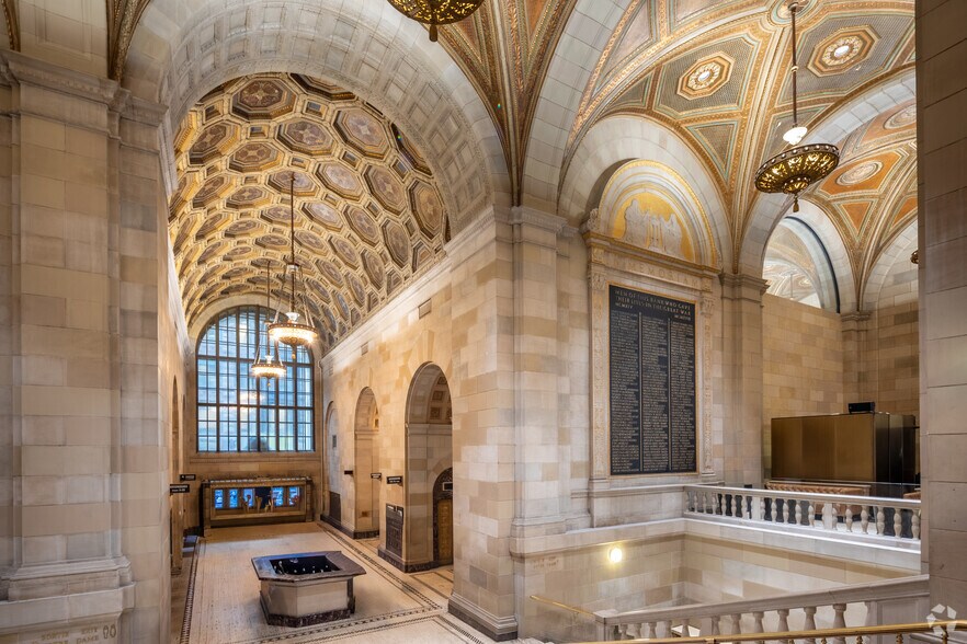 More Photos Of 360 Rue Saint-Jacques, Montréal Office For Lease