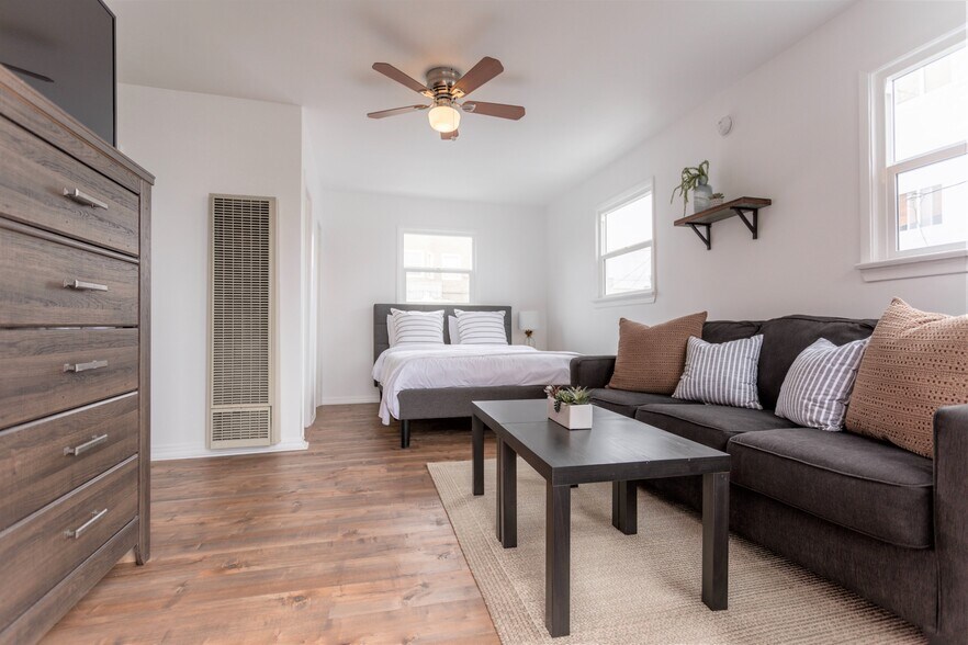 More Photos Of 20 Breeze Ave, Venice Apartments For Sale