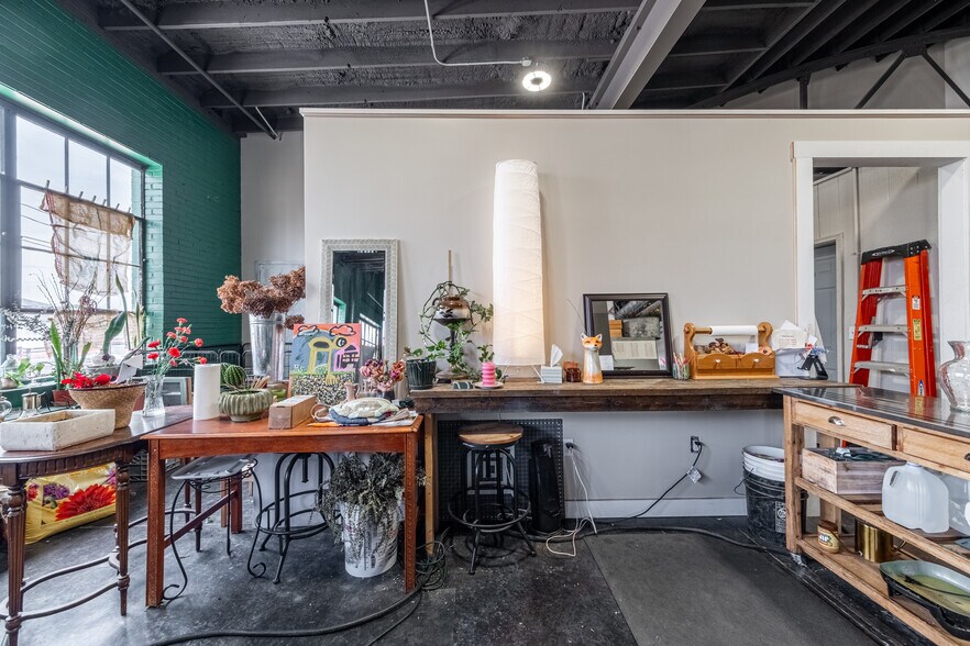 More Photos Of 119 N Jackson St, Perryville General Retail For Sale