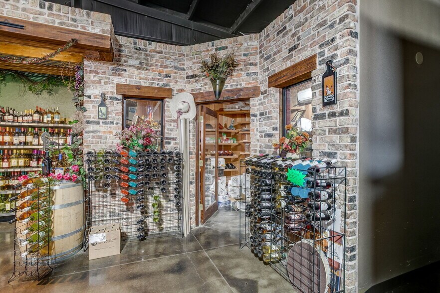 More Photos Of 1228 Ranger Hwy, Weatherford Freestanding For Sale