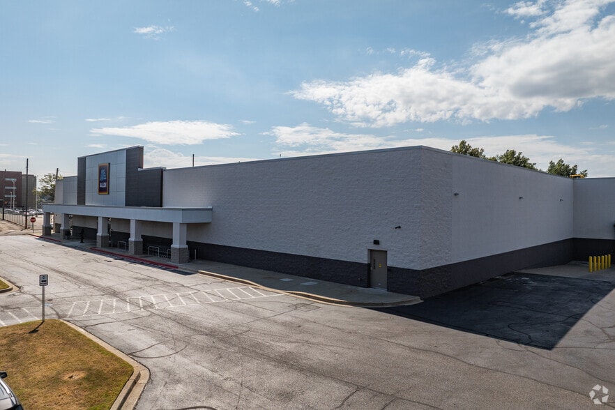 More Photos Of 785 Union Ave, Memphis Freestanding For Lease