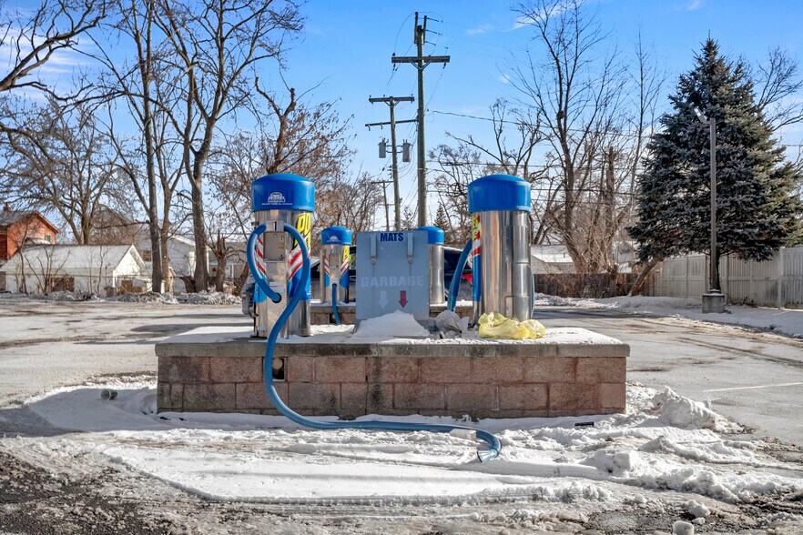 More Photos Of 25957 Gibraltar Rd, Flat Rock Carwash For Sale